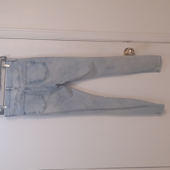 Forever 21 Skinny Light-Wash Jeans, Size 28 - Picture 2 of 2